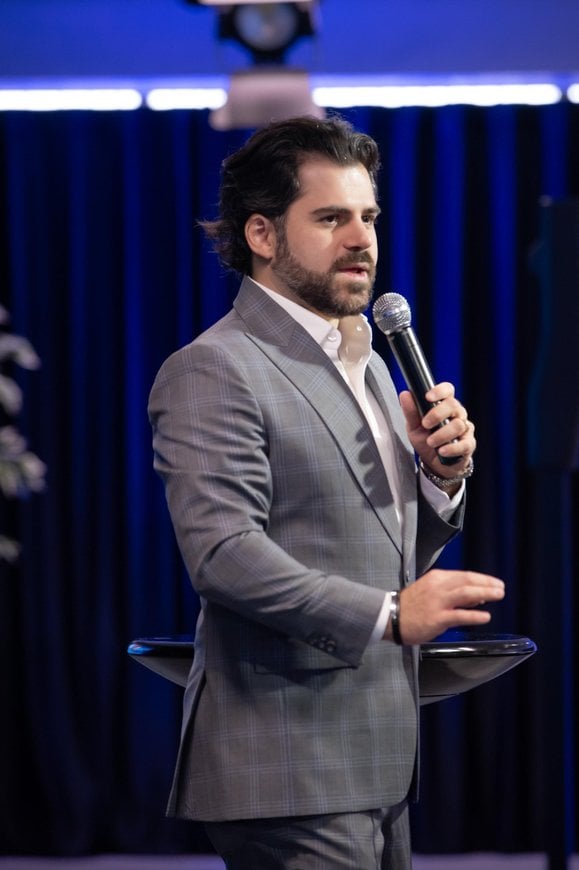 Samuel Pereira palestrando no SDA 2025 no Teatro Bradesco São Paulo